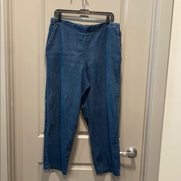 Alfred Dunner 16 Blue Cropped Jeans Straight Leg 26” Inseam - Picture 1 of 5